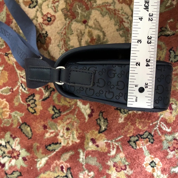 NWOT GUESS Navy Blue Adjustable Crossbody Handbag Logo Print Small/Medium Size - Picture 10 of 10